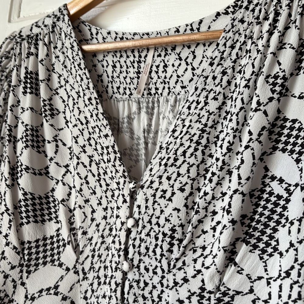 FREE PEOPLE SWEET ON YOU SNAKESKIN PRINT BLOUSE - Picture 4 of 11
